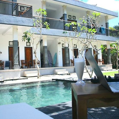 Uluwatu Made Guesthouse エクステリア 写真