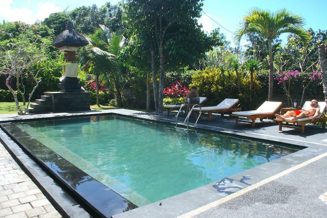 Uluwatu Made Guesthouse エクステリア 写真